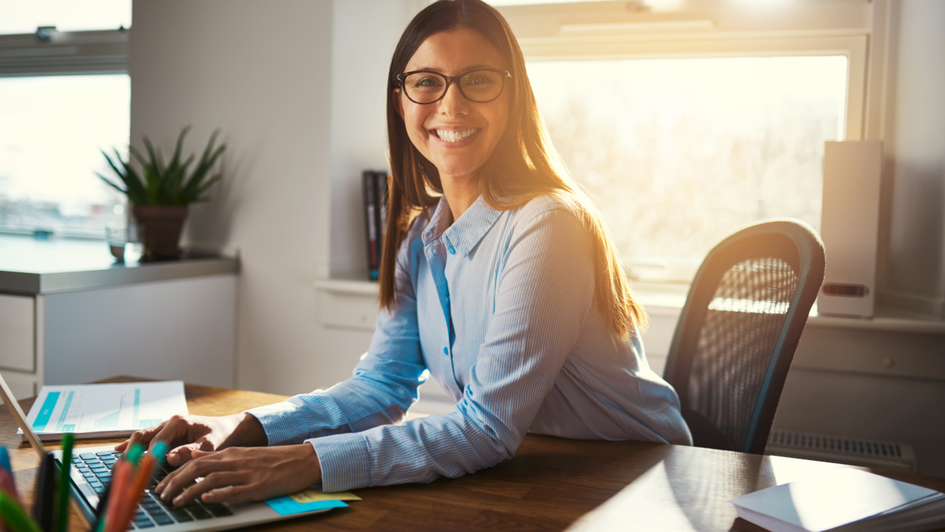 Aumenta tu competitividad al trabajar en el Centro de Negocios LDU con nuestro servicio de coworking. 
