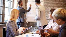 Aumenta tu productividad al máximo en el Centro de Negocios LDU con nuestro servicio de coworking. 