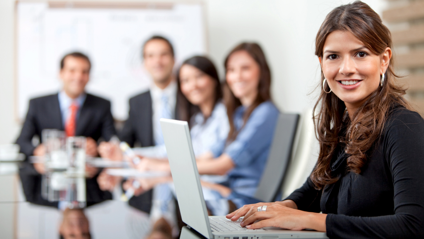 Aumenta tu rendimiento laboral al máximo en el Centro de Negocios LDU con nuestro servicio de coworking. 