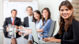 Aumenta tu rendimiento laboral al máximo en el Centro de Negocios LDU con nuestro servicio de coworking. 