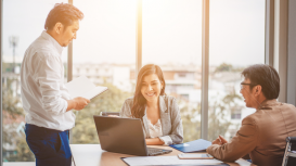 Crea sinergias con otros profesionales en nuestra comunidad de emprendedores en coworking. 