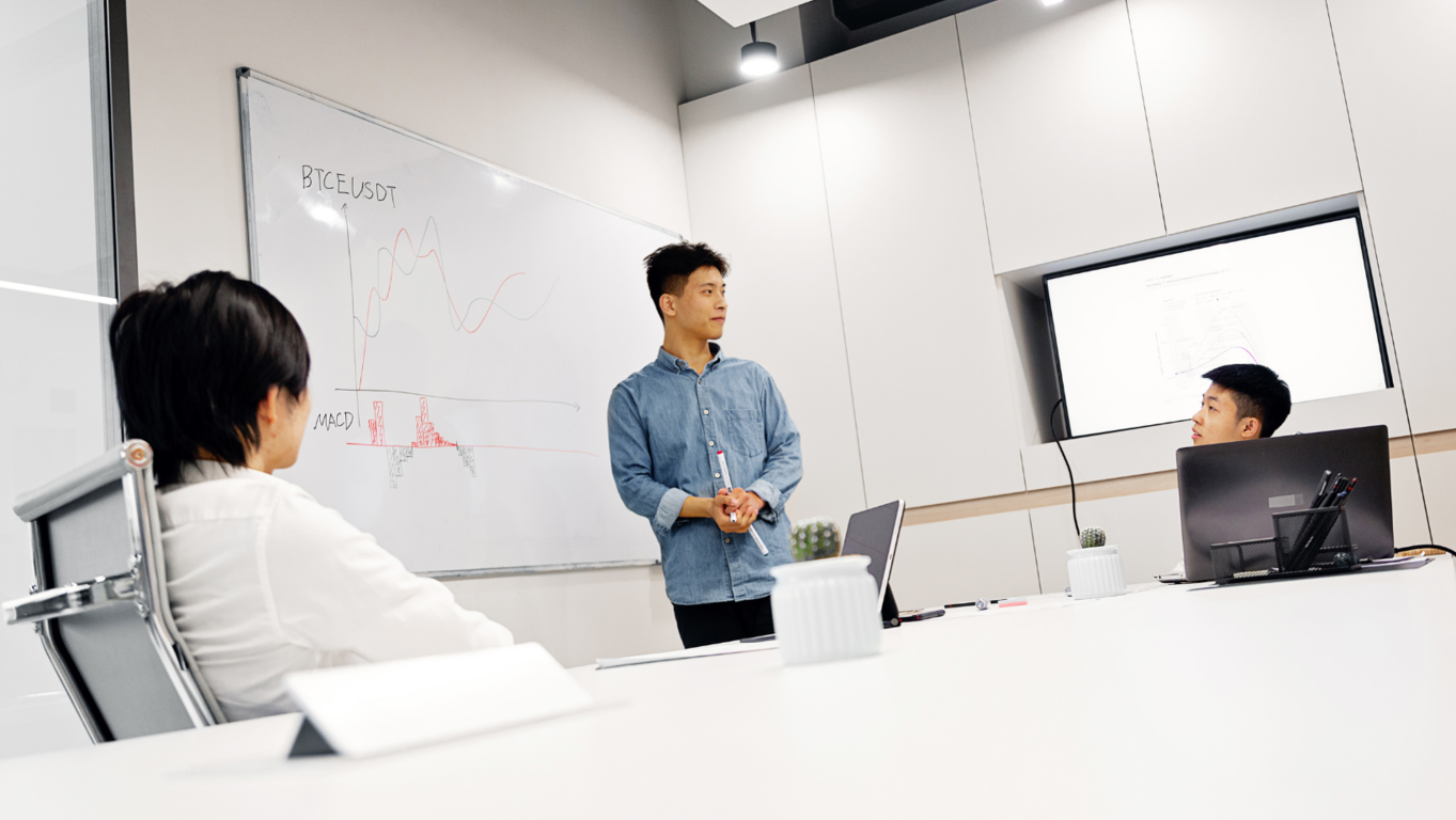 Descubre el lugar perfecto para trabajar en el Centro de Negocios LDU con nuestro espacio de coworking. 