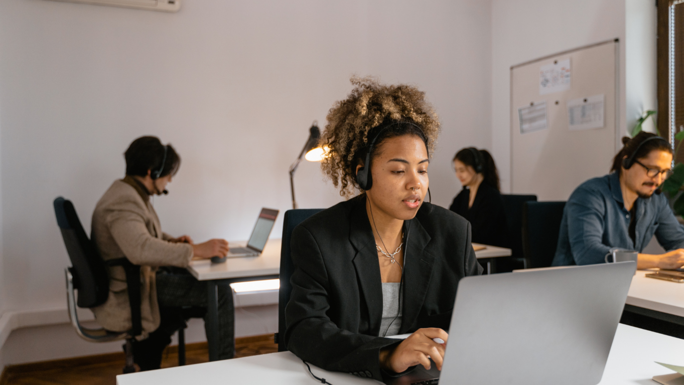 Descubre nuestro espacio de coworking con opciones de telefonía en el Centro de Negocios LDU 