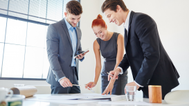 Descubre un lugar ideal para emprender cerca de tu hogar en el Centro de Negocios LDU con nuestro espacio de coworking. 