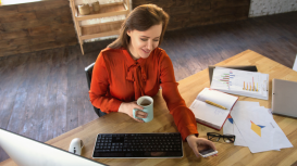 Disfruta de un espacio de trabajo profesional y moderno en el Centro de Negocios LDU. 