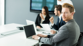 Eleva tu imagen empresarial con nuestras oficinas amuebladas de diseño exclusivo. 