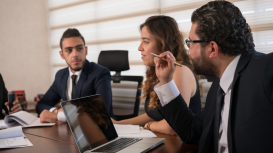 Eleva tus resultados con nuestras salas de juntas modernas 