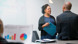 Encuentra tu equilibrio trabajando en nuestro espacio de coworking en el Centro de Negocios LDU. 