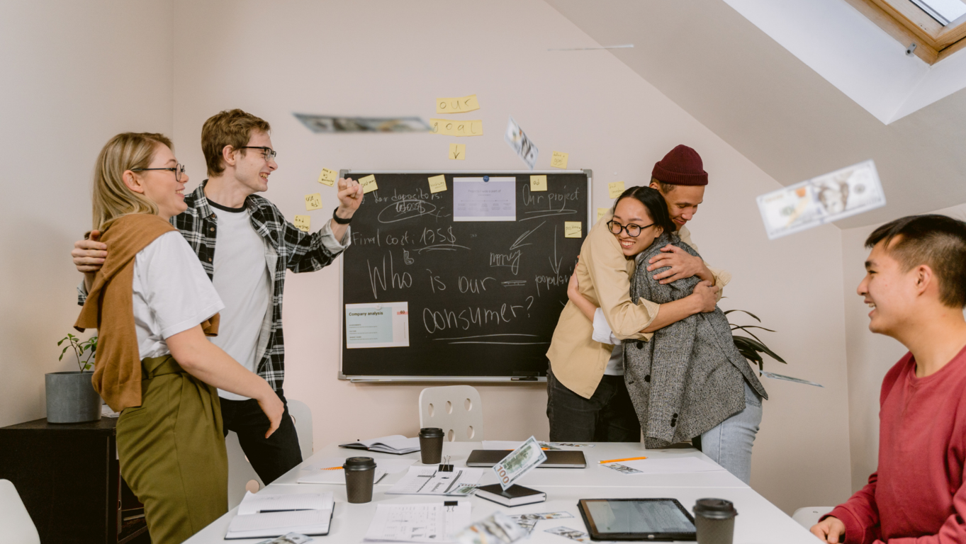 Haz que tus reuniones sean exitosas con nuestras salas de juntas 