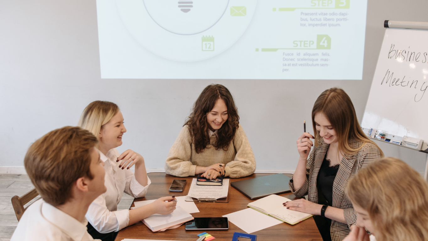 ¿Conoces los beneficios de unirse a nuestra comunidad de profesionales en nuestro coworking en LDU? 