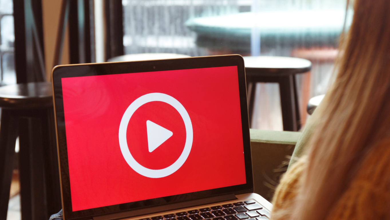 Maximiza tu rendimiento con nuestras oficinas amuebladas en el Centro de Negocios LDU. 