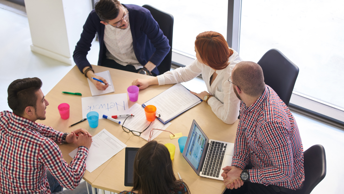 Maximiza tu rendimiento laboral con nuestro espacio de coworking en el Centro de Negocios LDU. 