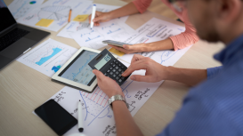 No pierdas más tiempo buscando un lugar adecuado para trabajar, ven a nuestro espacio de coworking en el Centro de Negocios LDU. 