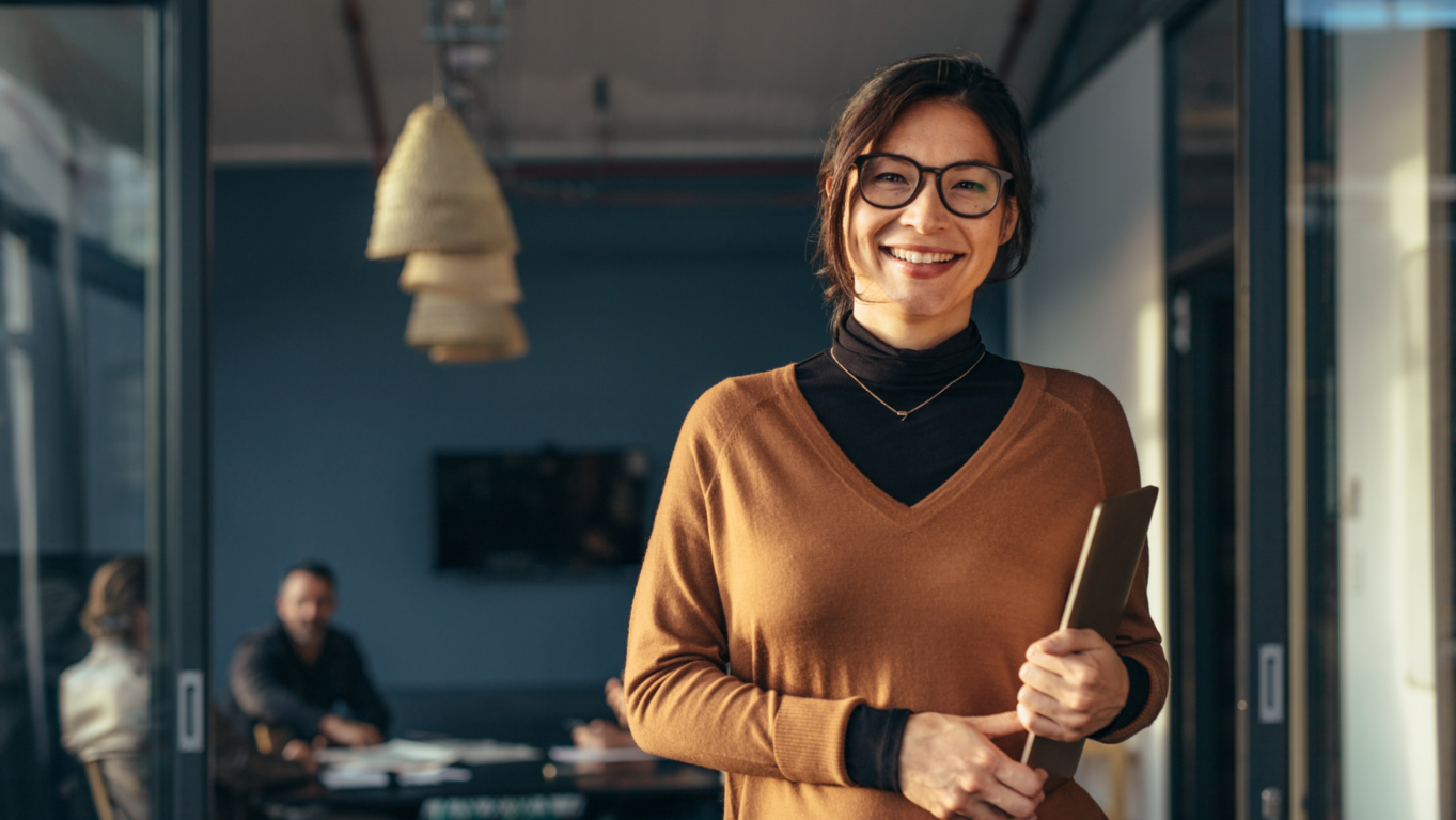No pierdas más tiempo en espacios poco profesionales, ven a nuestro espacio de coworking en el Centro de Negocios LDU. 