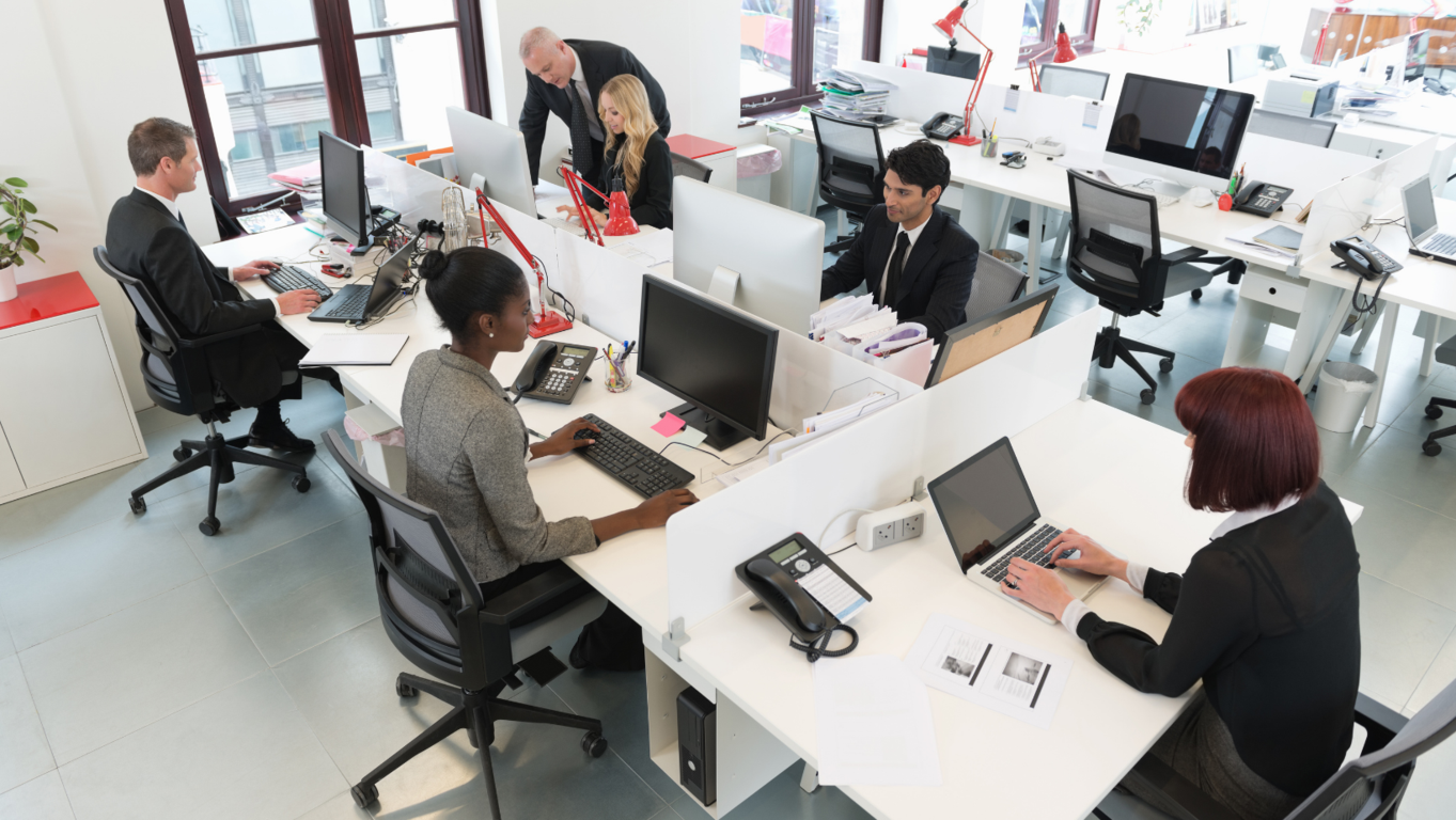 Optimiza tus reuniones con nuestras salas de juntas equipadas 