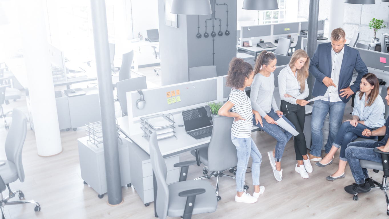 Potencializa tus reuniones con nuestras modernas salas de juntas 