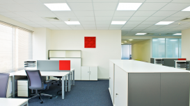 Reduce tus gastos mensuales alquilando nuestras oficinas amuebladas en el centro de negocios 