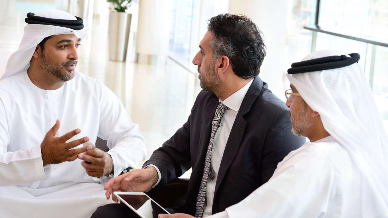 Renta una oficina amueblada y trabaja en un entorno profesional y elegante. 