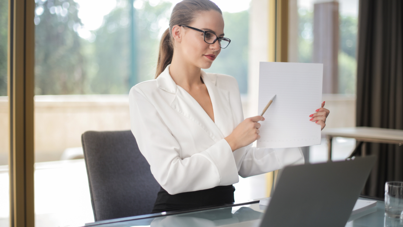 Rentar un espacio de trabajo en el Centro de Negocios LDU optimiza tu tiempo y te brinda un entorno ideal para el crecimiento empresarial. 