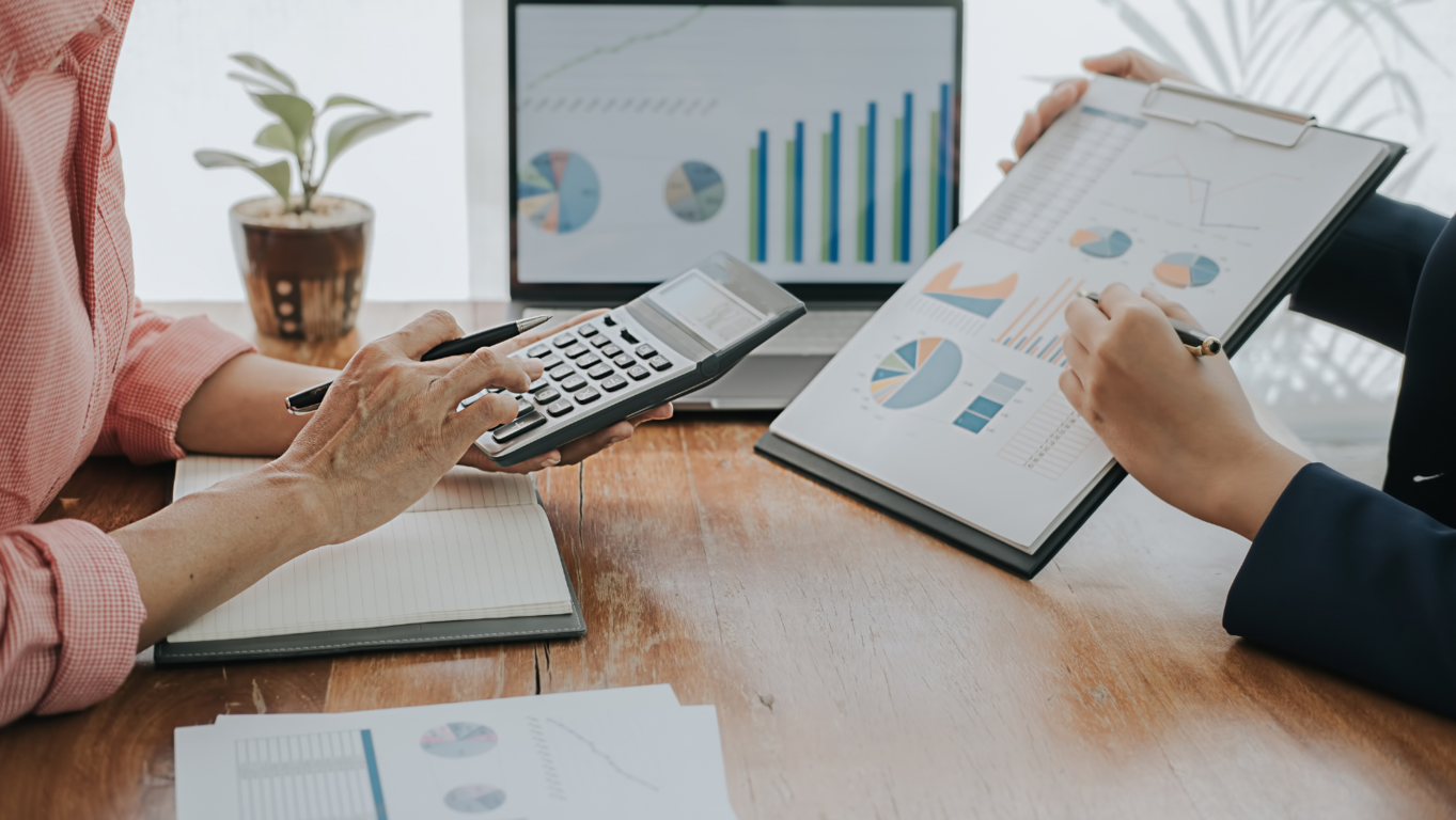Rentar una oficina amueblada en el Centro de Negocios LDU es la solución para ahorrar tiempo y concentrarte en tu negocio. 