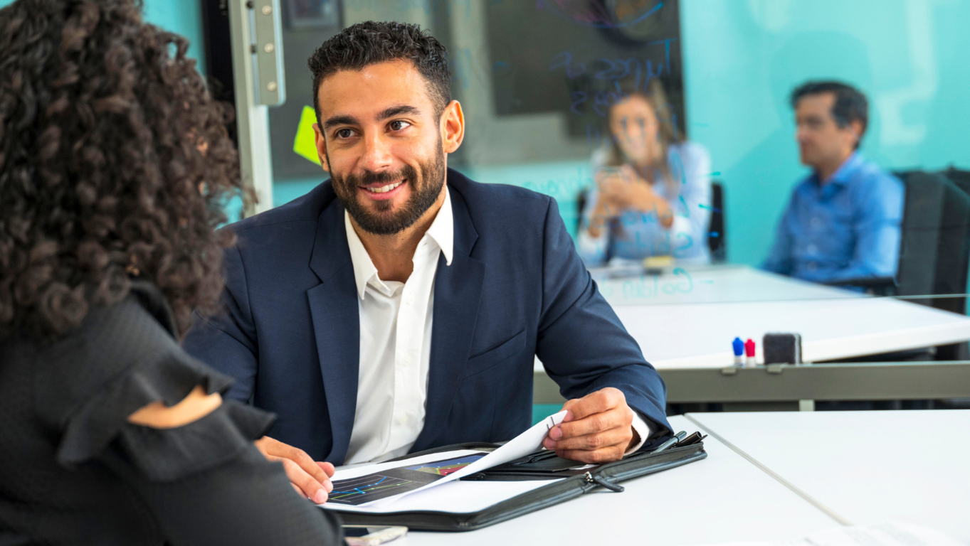 ¿Quieres una oficina equipada en el Centro de Negocios LDU? ¡Conoce nuestras opciones amuebladas y listas para trabajar! 