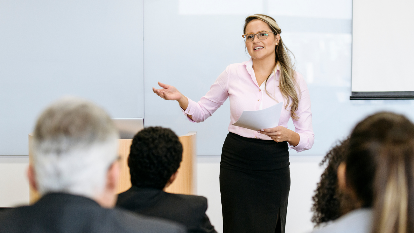 ¿Quieres una oficina equipada y funcional en el Centro de Negocios LDU? ¡Conoce nuestras opciones amuebladas y adaptables a tus necesidades! 