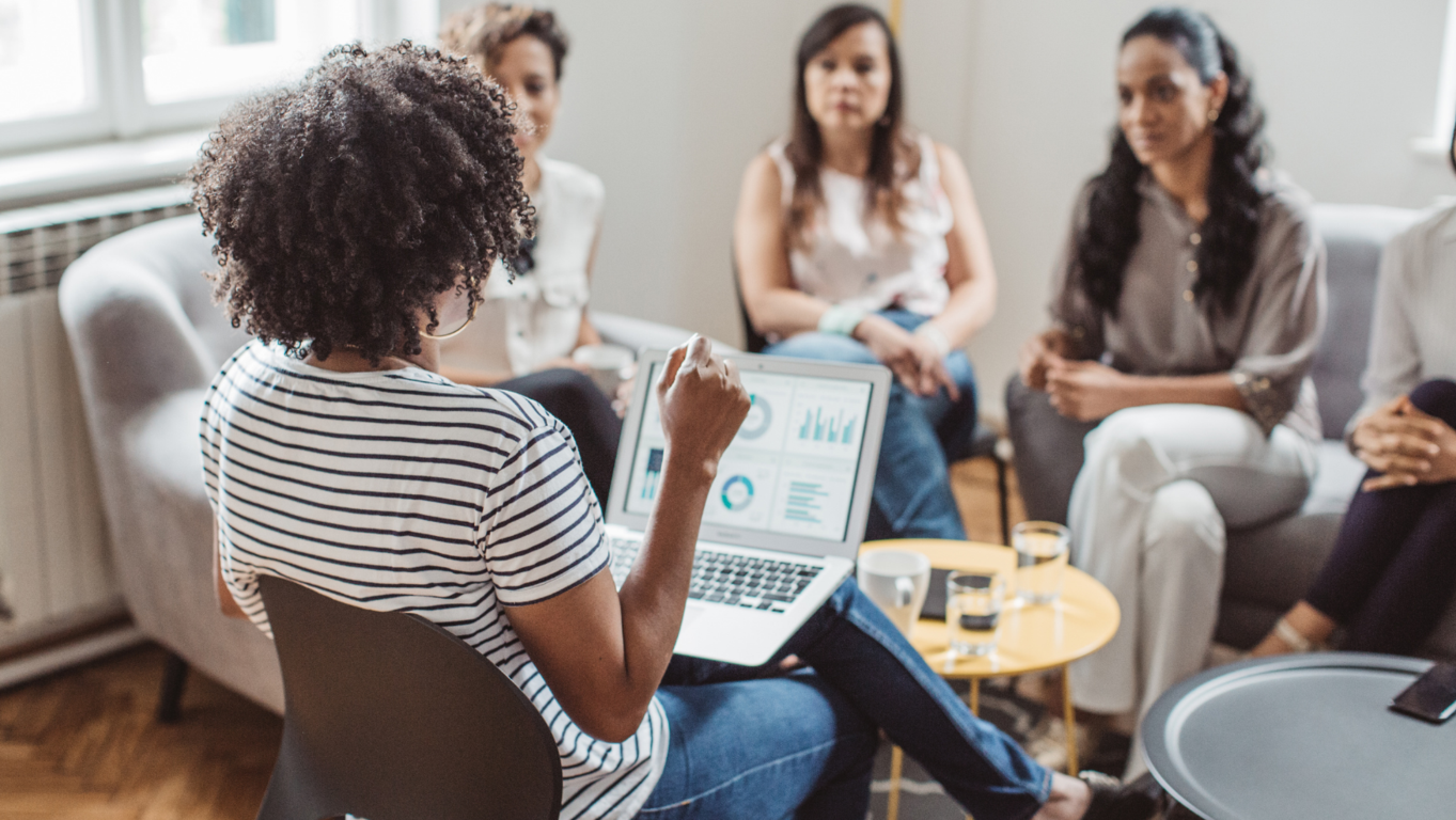 TomaVentaja de nuestros beneficios exclusivos al rentar un espacio de coworking en el Centro de Negocios LDU. 