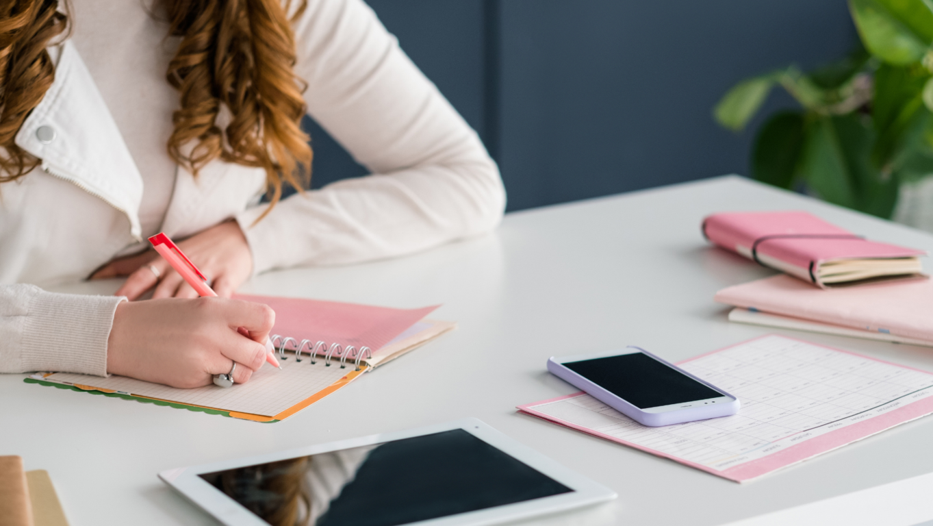 Trabaja con estilo, sé el primero en rentar nuestras modernas oficinas amuebladas en el Centro de Negocios LDU. 