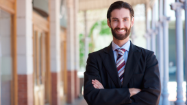 Trabaja rodeado de profesionales exitosos y empieza a crecer 
