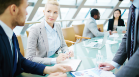 Ahorra dinero en tu empresa al rentar nuestras oficinas virtuales modernas. 