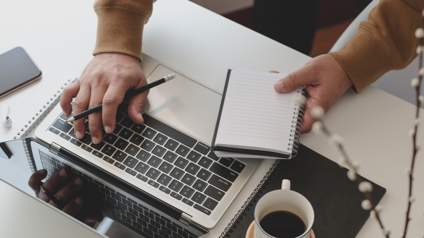 Ahorra dinero en tu negocio con nuestras oficinas virtuales completamente equipadas. 
