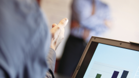 Ahorra en gastos alquilando un espacio de trabajo productivo en el Centro de Negocios LDU. 