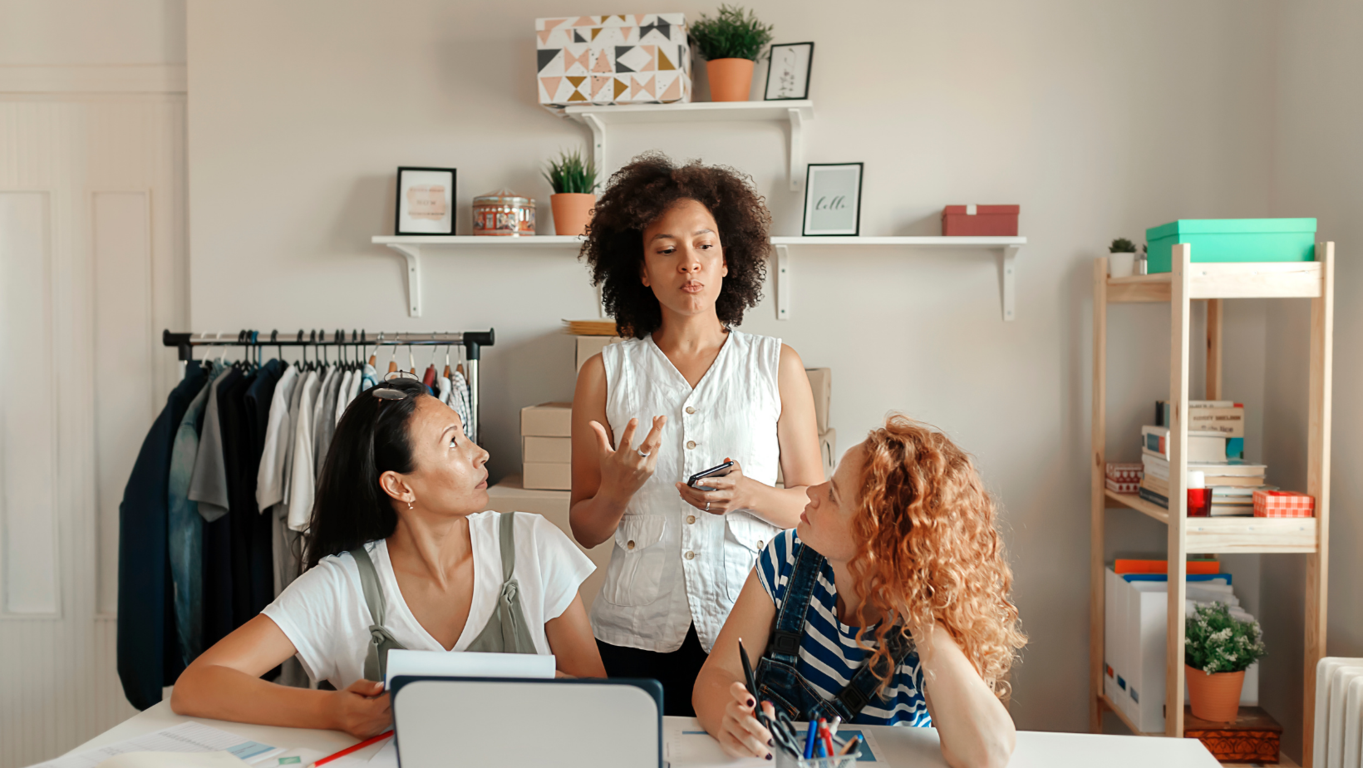 Ahorra en tu renta de oficina con nuestro servicio de Coworking. 