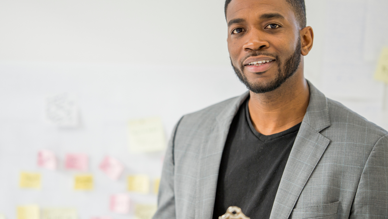 ¡Da el salto hacia el éxito en el Centro de Negocios LDU y alcanza tus sueños! 