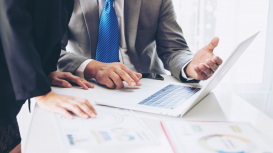 Ahorra tiempo y dinero con nuestras salas de juntas equipadas 
