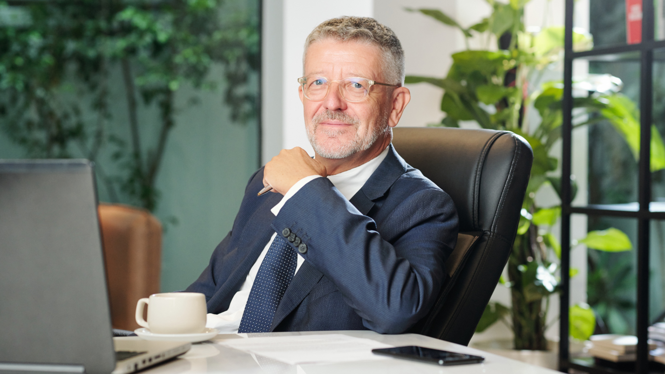 Ahorra tiempo y renta una oficina amueblada en el Centro de Negocios LDU. ¡Optimiza tu productividad al máximo! 